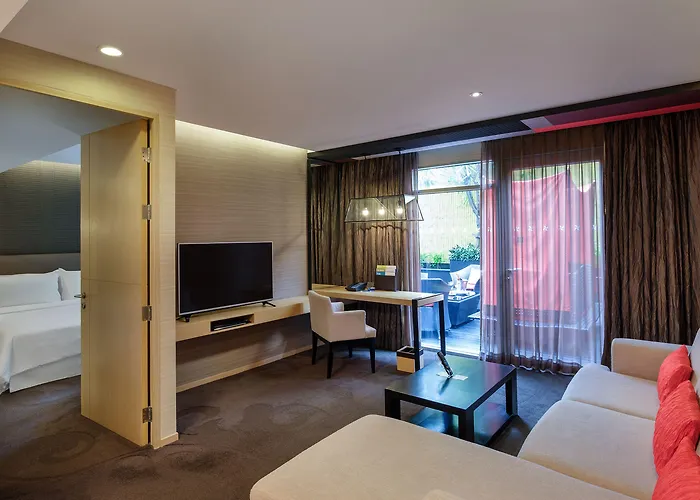 Paradox Sukhumvit 4*