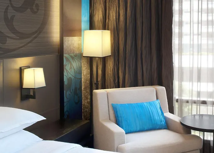 Paradox Sukhumvit 4*